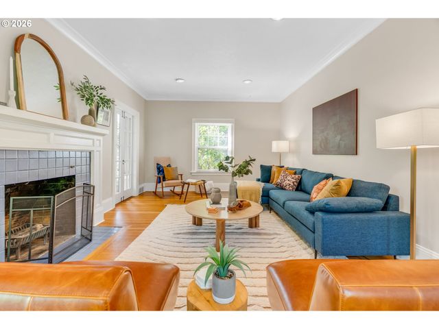7 Ne FLORAL Pl, Portland, OR 97232