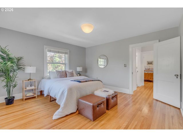 7 Ne FLORAL Pl, Portland, OR 97232