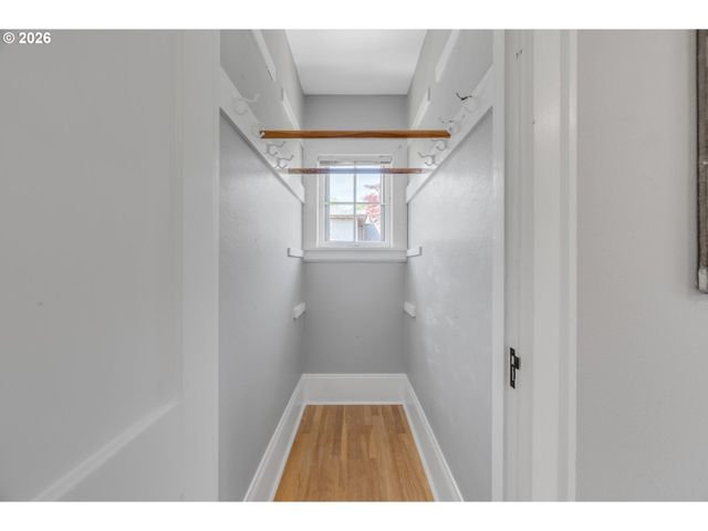 7 Ne FLORAL Pl, Portland, OR 97232