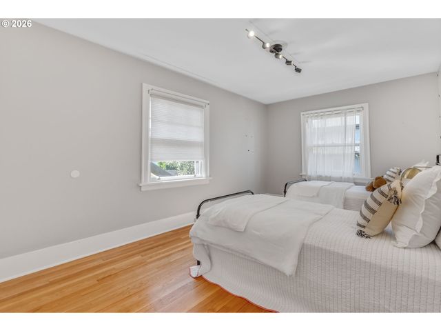 7 Ne FLORAL Pl, Portland, OR 97232