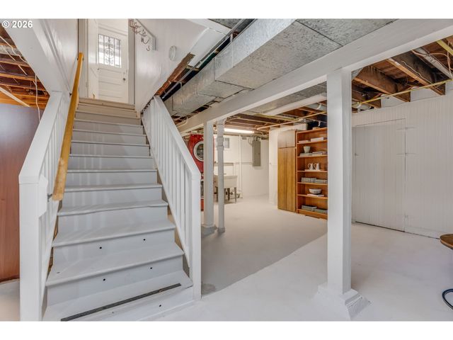 7 Ne FLORAL Pl, Portland, OR 97232