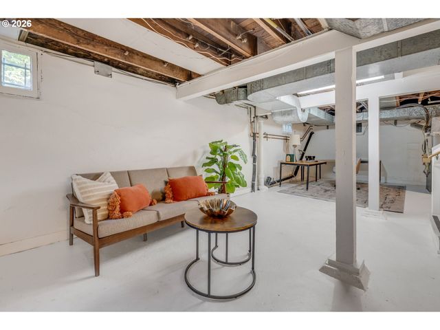 7 Ne FLORAL Pl, Portland, OR 97232