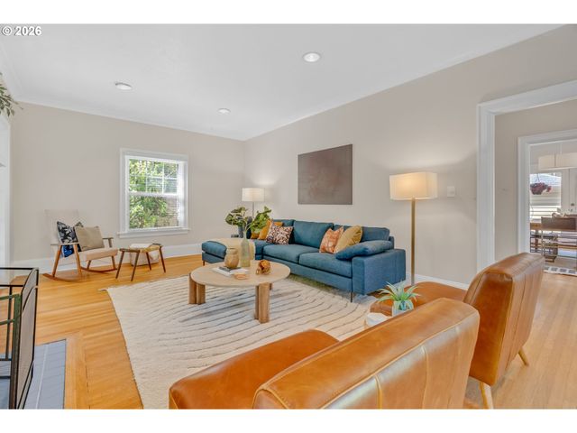 7 Ne FLORAL Pl, Portland, OR 97232
