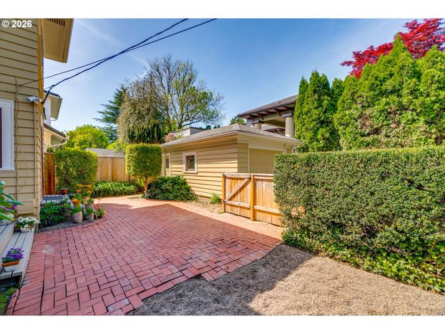 7 Ne FLORAL Pl, Portland, OR 97232