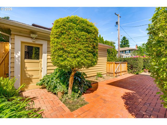 7 Ne FLORAL Pl, Portland, OR 97232
