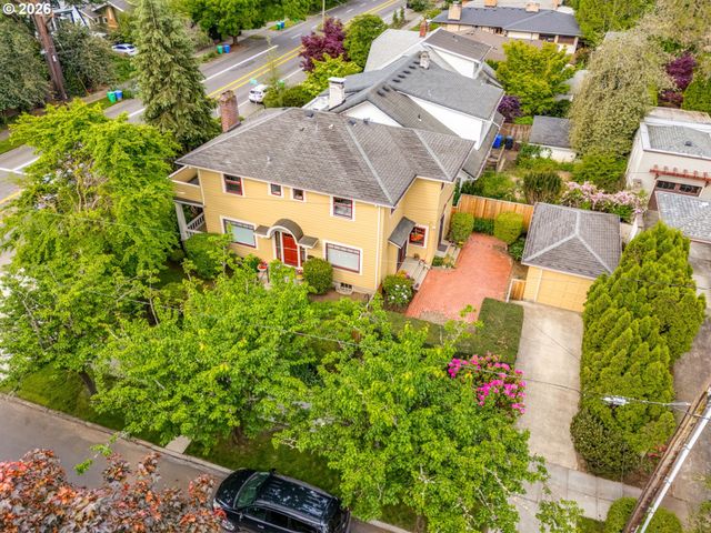 7 Ne FLORAL Pl, Portland, OR 97232