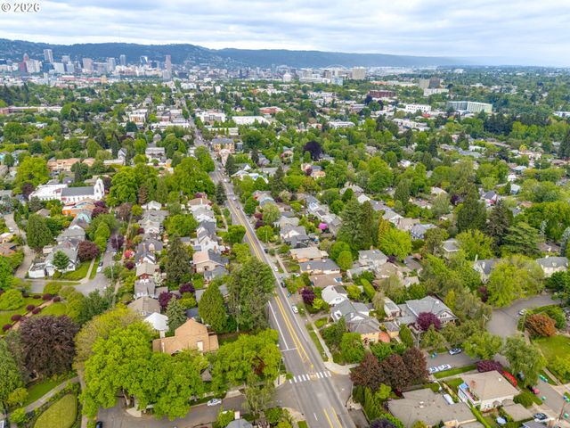 7 Ne FLORAL Pl, Portland, OR 97232