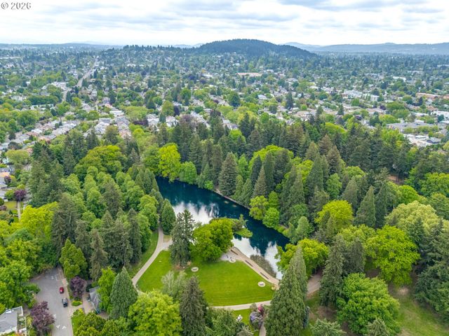 7 Ne FLORAL Pl, Portland, OR 97232