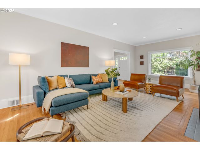 7 Ne FLORAL Pl, Portland, OR 97232