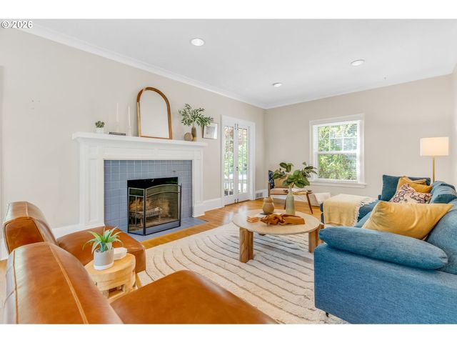 7 Ne FLORAL Pl, Portland, OR 97232