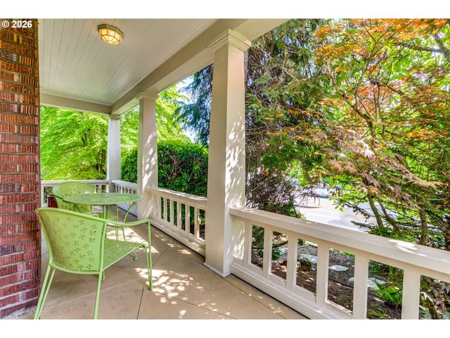 7 Ne FLORAL Pl, Portland, OR 97232