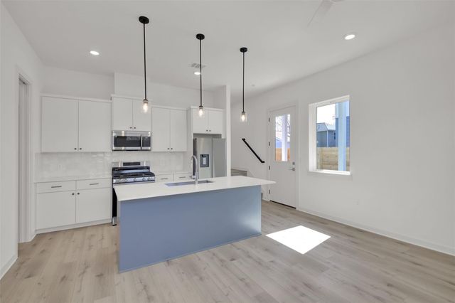 7208 Providence Ave 2, Austin, TX 78752