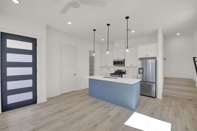 7208 Providence Ave 2, Austin, TX 78752