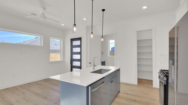 7208 Providence Ave 2, Austin, TX 78752