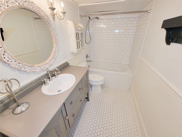 7575 Katy Freeway 111, Houston, TX 77024