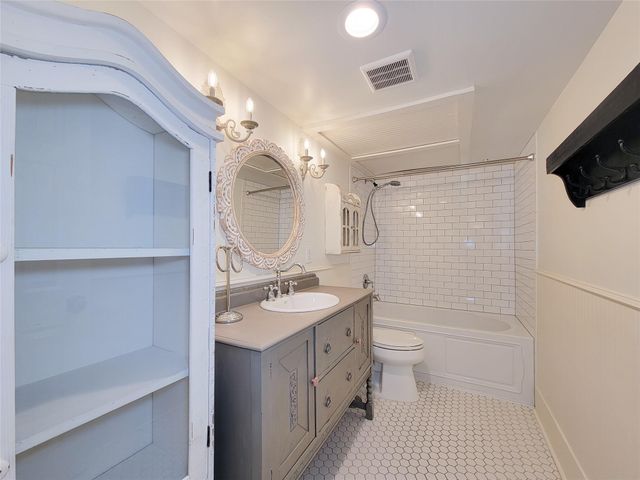 7575 Katy Freeway 111, Houston, TX 77024