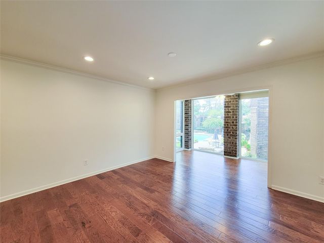 7575 Katy Freeway 111, Houston, TX 77024