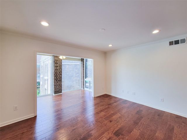 7575 Katy Freeway 111, Houston, TX 77024