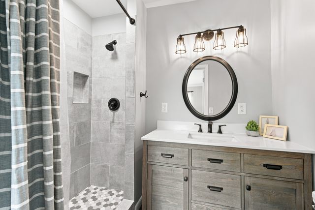 824 Clematis Dr, Nashville, TN 37205
