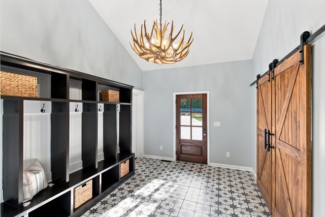 824 Clematis Dr, Nashville, TN 37205