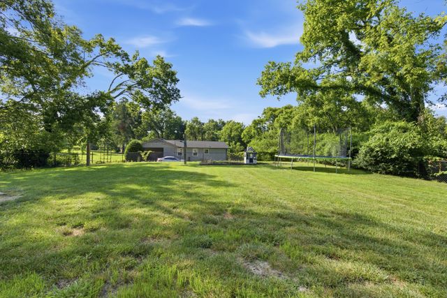 824 Clematis Dr, Nashville, TN 37205