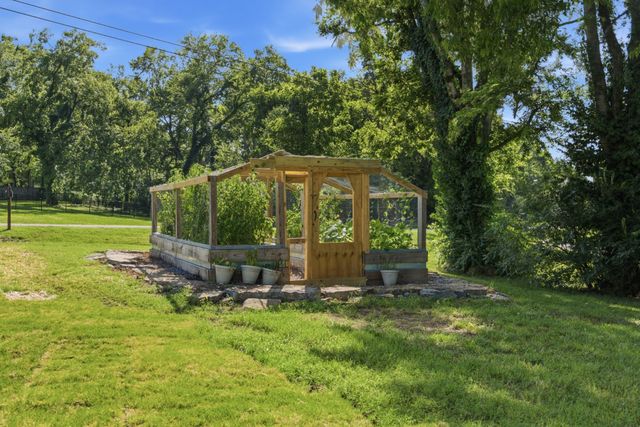 824 Clematis Dr, Nashville, TN 37205