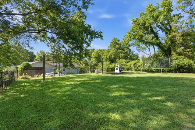 824 Clematis Dr, Nashville, TN 37205