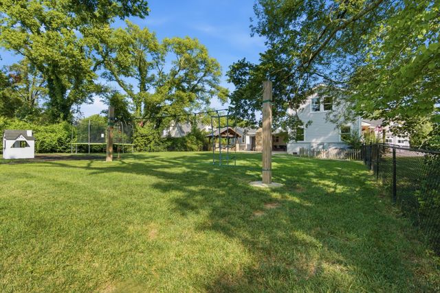 824 Clematis Dr, Nashville, TN 37205