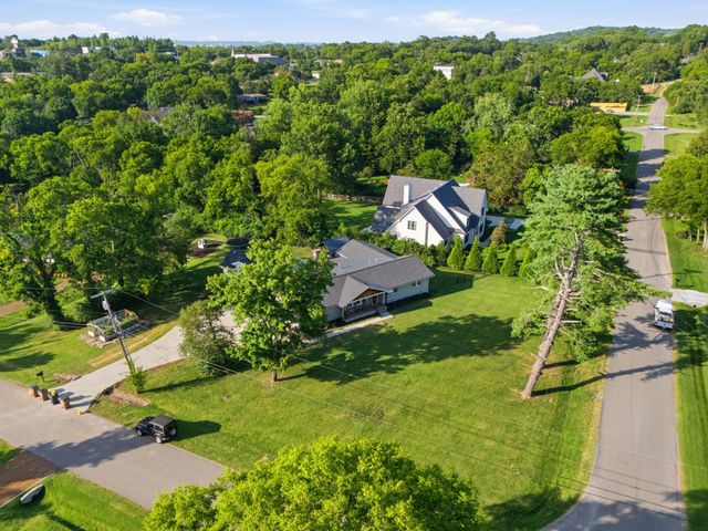 824 Clematis Dr, Nashville, TN 37205