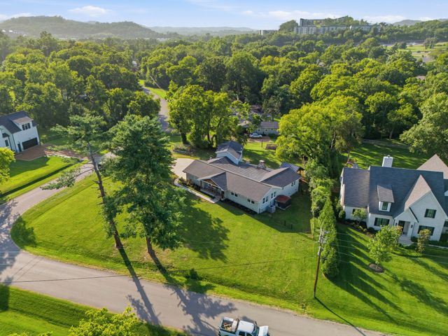 824 Clematis Dr, Nashville, TN 37205