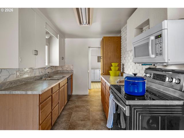 714 WATER St, Dayton, OR 97114