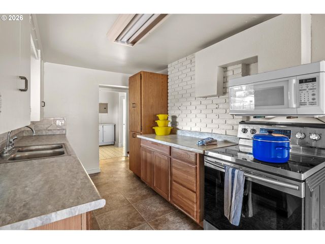 714 WATER St, Dayton, OR 97114