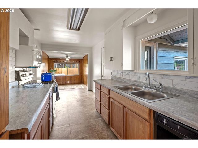 714 WATER St, Dayton, OR 97114