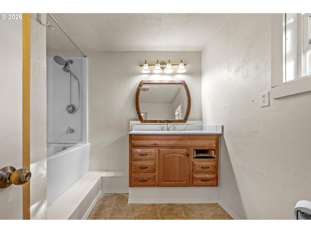 714 WATER St, Dayton, OR 97114