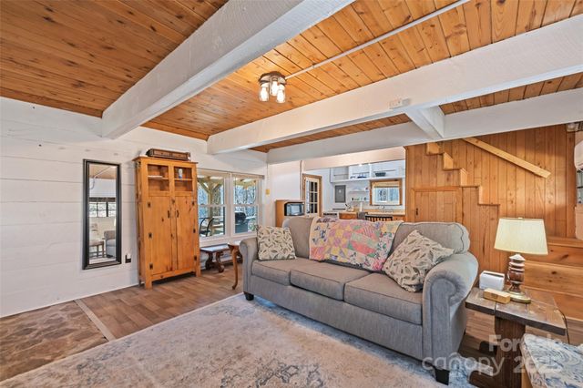 275 Wits End Way, Waynesville, NC 28785