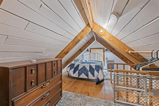 275 Wits End Way, Waynesville, NC 28785