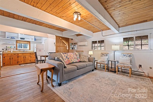 275 Wits End Way, Waynesville, NC 28785