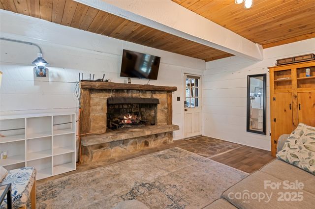 275 Wits End Way, Waynesville, NC 28785