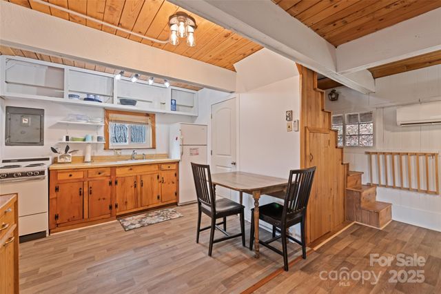 275 Wits End Way, Waynesville, NC 28785