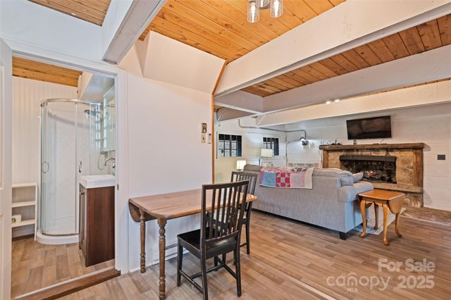 275 Wits End Way, Waynesville, NC 28785