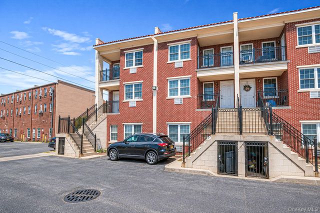 821 Prospect Avenue, Westbury, NY 11590