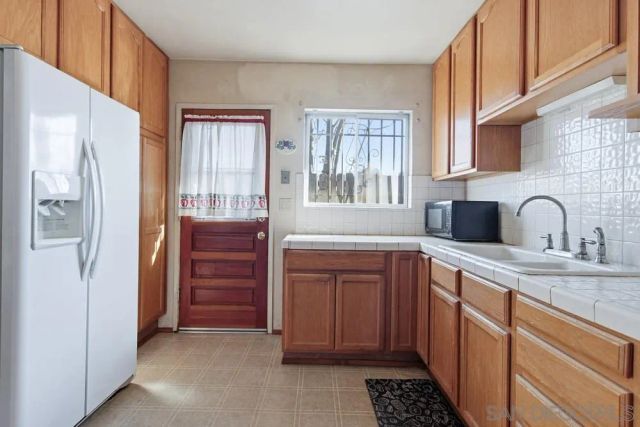 1015 Cedar Brook, Escondido, CA 92025