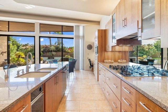 12 Boulder Lane, Rancho Mirage, CA 92270