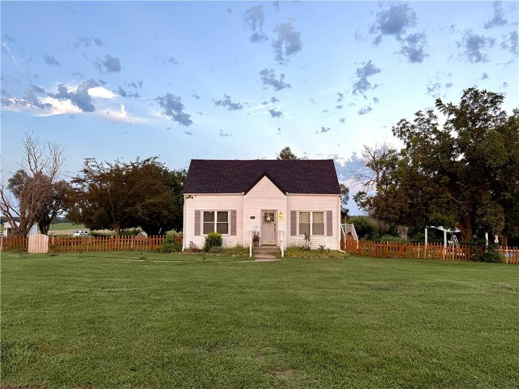 231 SW 951st Road, Holden, MO 64040