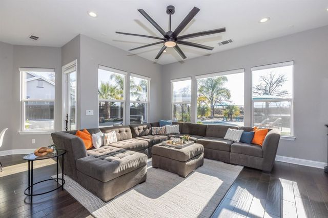 886 886 Old Oak Rd, Livermore, CA 94550