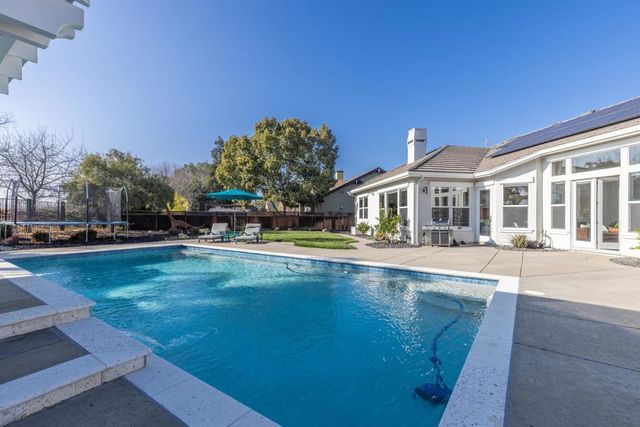 886 886 Old Oak Rd, Livermore, CA 94550