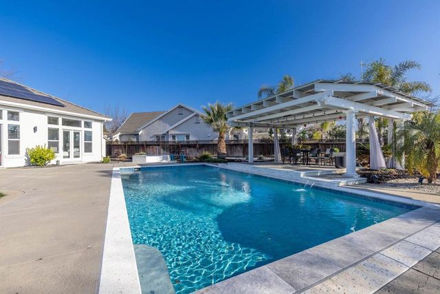 886 886 Old Oak Rd, Livermore, CA 94550