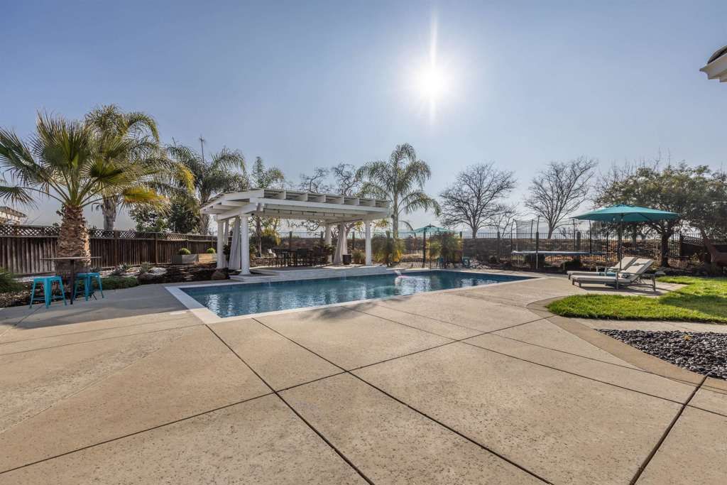 Image 41 of property listing at 886 886 Old Oak Rd, Livermore, CA 94550