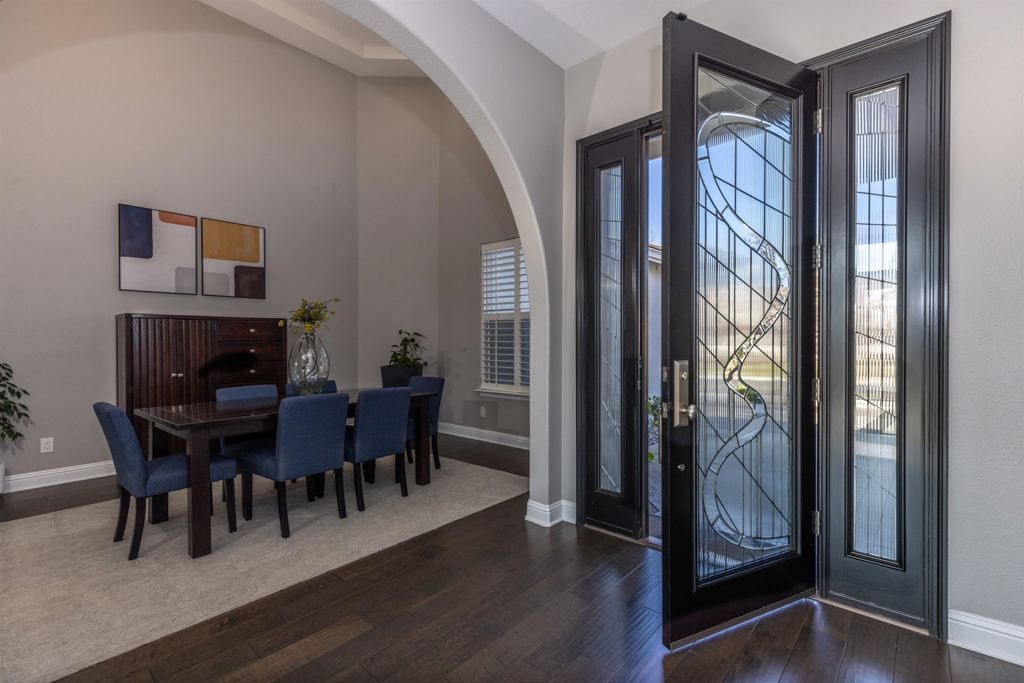 Image 5 of property listing at 886 886 Old Oak Rd, Livermore, CA 94550