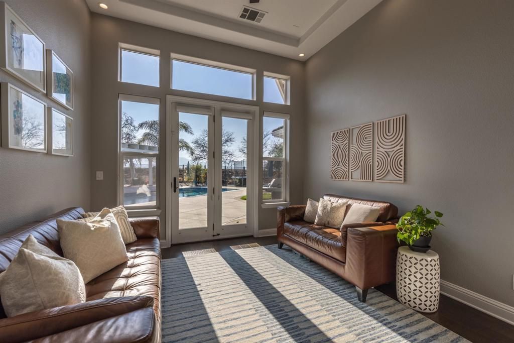 Image 7 of property listing at 886 886 Old Oak Rd, Livermore, CA 94550